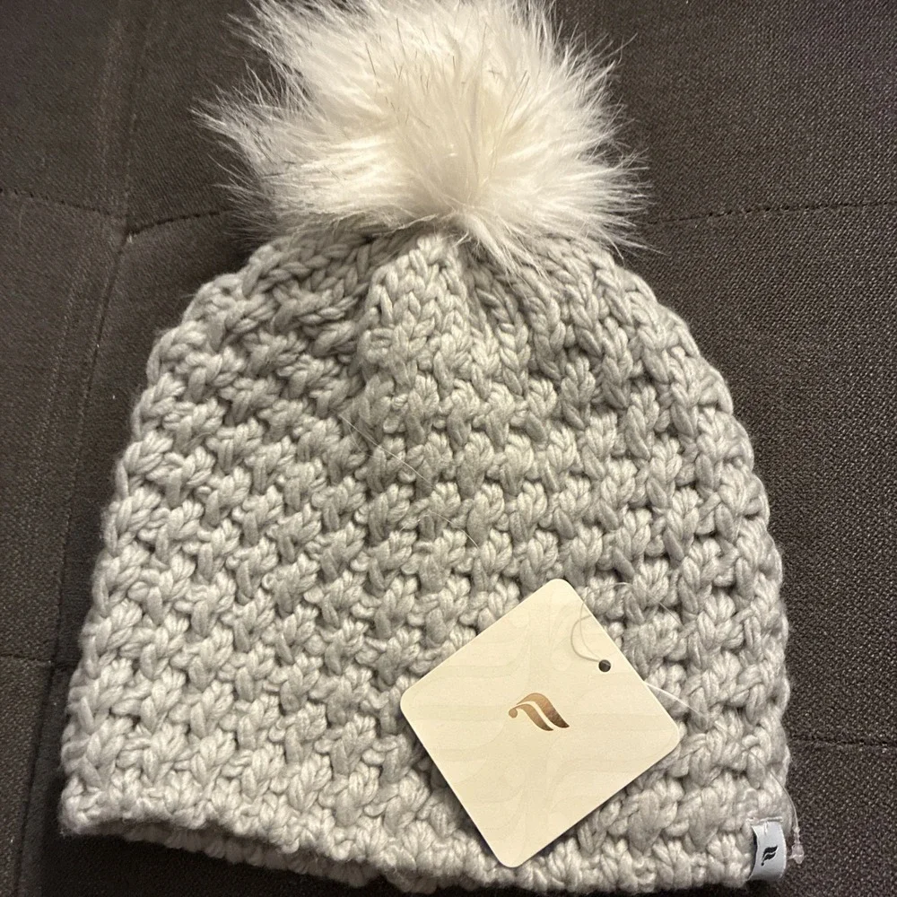 Fabletics Chunky Knit Pom Beanie Hat Gray White Faux Fur NEW WITH TAG Winter